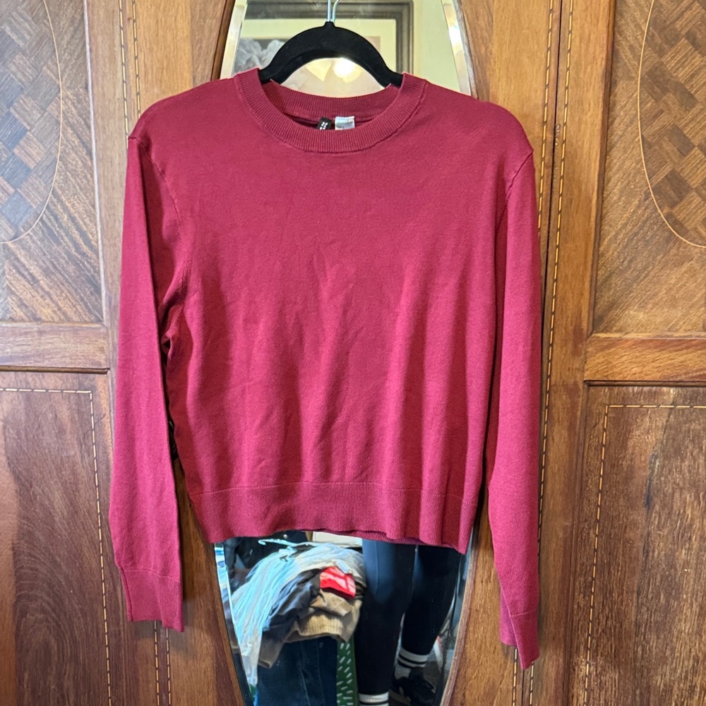 H&M Women’s Burgundy Crewneck‎ Sweater Basic